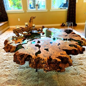 Live Edge Olivenholz Couchtisch: Handgemachte Epoxidharz Wurzelholz Platte