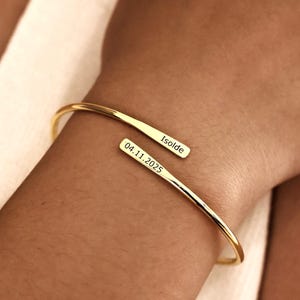 Graverat armband • Personligt namnarmband • Dubbelt namnarmband • Datumgraverat armband • Brudtärnearmband • Mors dag-present