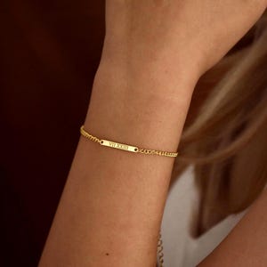 Bracciale inciso • Bracciale con barra personalizzata • Bracciale con barra Isla • Bracciale con targhetta • Bracciale con data incisa per damigella d'onore • Regalo per la festa della mamma