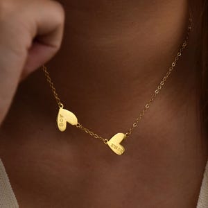 Collar con nombre y corazones grabados personalizados • Collar con nombre de familia • Collar personalizado para mamá con nombres de niños • Colgante con forma de corazón • Regalo para mamá