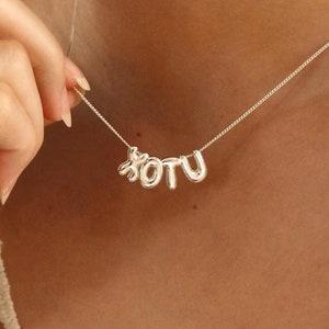 Collar de letras 3D personalizado • Colgante con nombre de hojaldre personalizado • Collar de letras de oro de 14 quilates • Dije inicial de burbuja 3D personalizado • Regalo para ella • Regalo para mamá