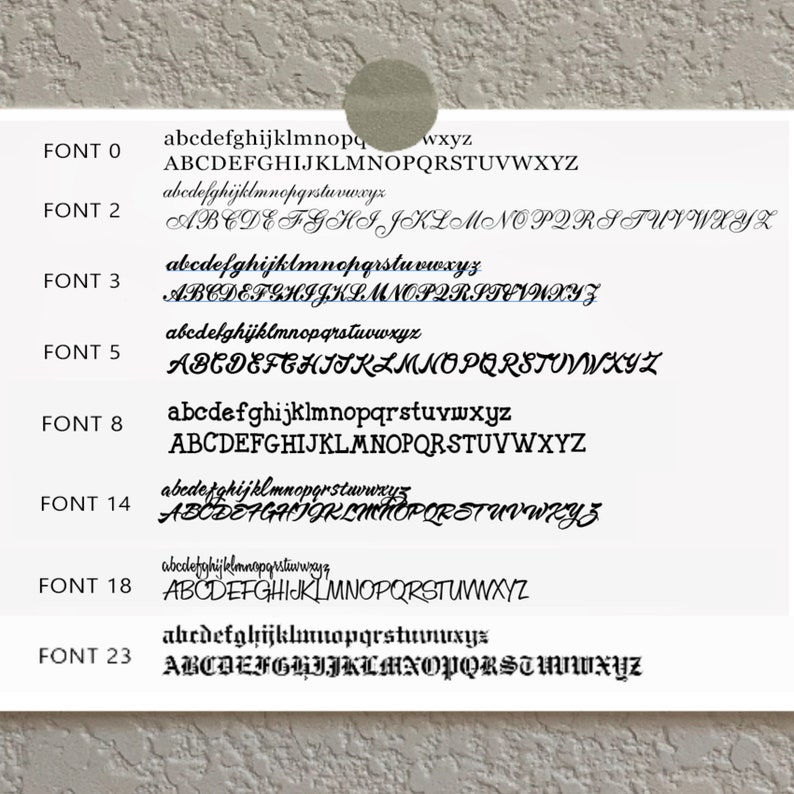 Op de afbeelding: Een witte achtergrond toont verschillende lettertypestijlen, elk gemarkeerd met een lettertypenummer. De lettertypen bevatten zowel hoofdletters als kleine letters en tonen verschillende stijlen zoals serif, sans-serif en script. De afbeelding is een lettertypen gids voor design.