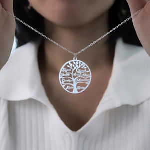 Collier prénom gravé Collier prénom personnalisé Collier arbre de vie Collier prénoms multiples Cadeau pour la famille Cadeau pour maman image 5