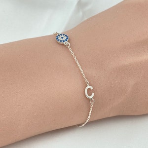 Braccialetto personalizzato con occhio malvagio: ciondolo iniziale in argento sterling