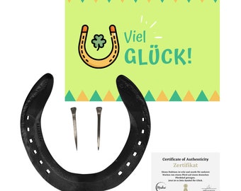 echtes getragenes Glückshufeisen Hufeisen von einem Pferd schwarz gefärbt mit leichten Gebrauchsspuren Glücksbringer
