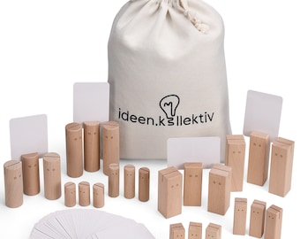 May include: A collection of light-colored wooden card holders in various cylindrical and rectangular shapes, each featuring a slit for holding cards. A beige drawstring canvas bag with the text ideen.kollektiv and a stack of blank white cards are included.