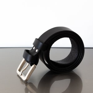 Custom-made belt in full-grain vegetable-tanned leather Black