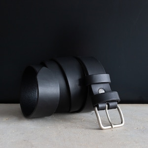 Custom-made belt in full-grain vegetable-tanned leather image 7