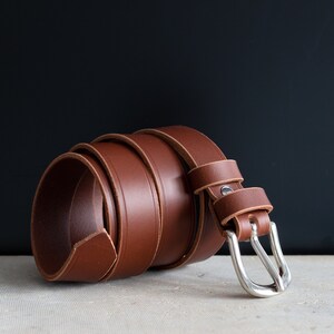 Handcrafted belt in grooved leather image 2