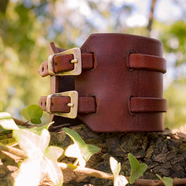 Bracelet de force artisanal en cuir réglable