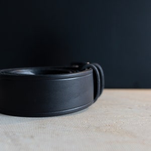 Handcrafted belt in grooved leather image 8