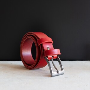 Custom-made belt in full-grain vegetable-tanned leather Red