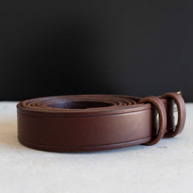 Handcrafted belt in grooved leather image 6