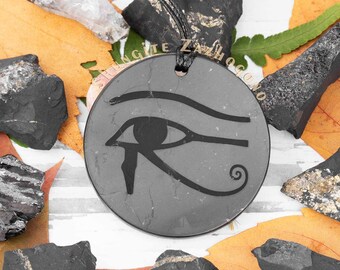 Eye of Ra Shungite-hanger – zeldzame natuursteenketting voor bescherming en energiebalans – groot formaat: 45 mm (1.8 inch)