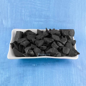 Pietre di shungite grezze per acqua / Fullerene naturale C60 / 2,82 OZ/80 gr/0,18 libbre / Rocce di shungite naturale / Pietra grezza di shungite nera Karelia