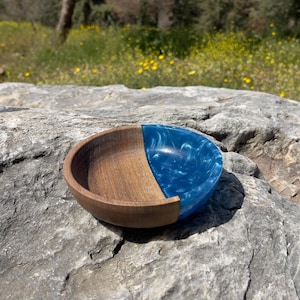 Handcrafted Walnut Wood Bowl with Blue Epoxy Resin - 14cm Diameter, 4cm Height - Unique Decorative Wooden Dish, Handmade Resin Bowl