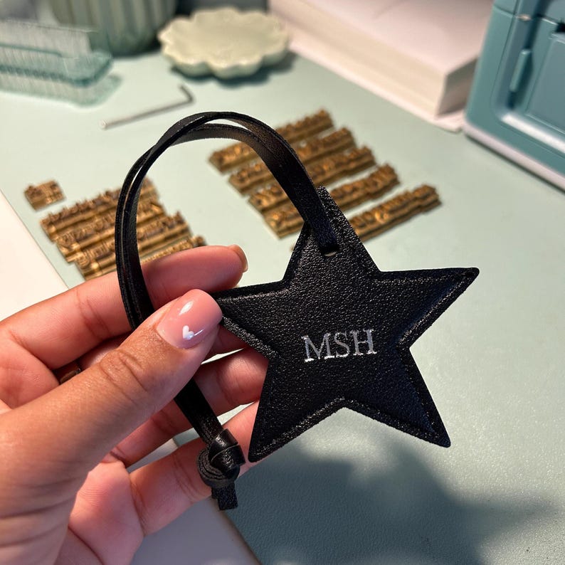Charm de estrella personalizado para bolso, llavero con monograma inicial de cuero vegano, etiqueta de equipaje, accesorio para bolso personalizado imagen 4