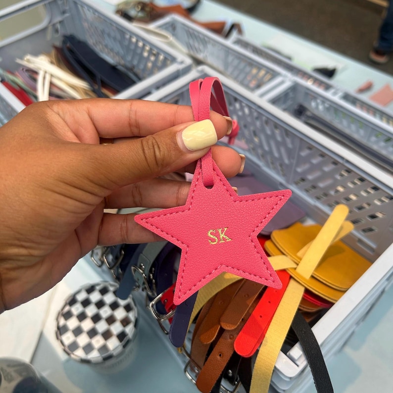 Charm de estrella personalizado para bolso, llavero con monograma inicial de cuero vegano, etiqueta de equipaje, accesorio para bolso personalizado imagen 7