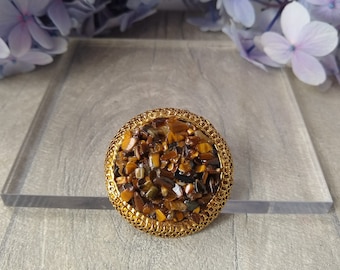 Tigers Eye Chip Brooch, Brown & Gold Brooch, Round Pin, Coat Scarf Pin, Brutalist Accessory, Retro Stone Chip Jewellery