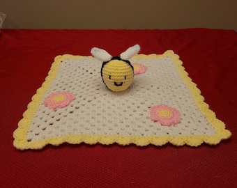 Patrón adorable de gatitos y abejas de ganchillo