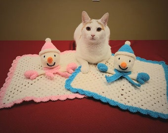 Patrón de manta de seguridad para bebé con gatitos y muñeco de nieve de ganchillo
