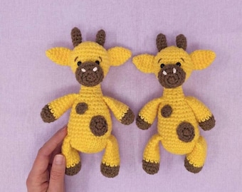 Patrón de jirafa pequeña de ganchillo con gatitos y gatitos