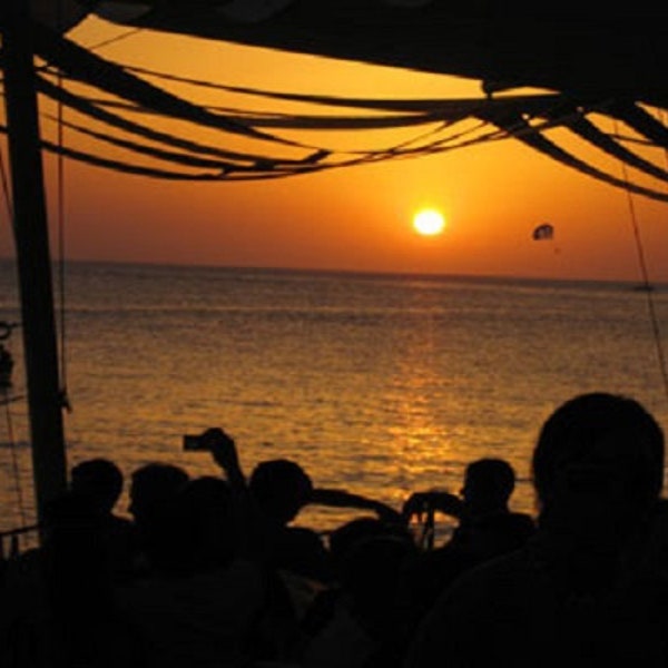 Cafe Del Mar in Ibiza Live Sunset Chillout DJ-Sets Compilation (2013 - 2022)