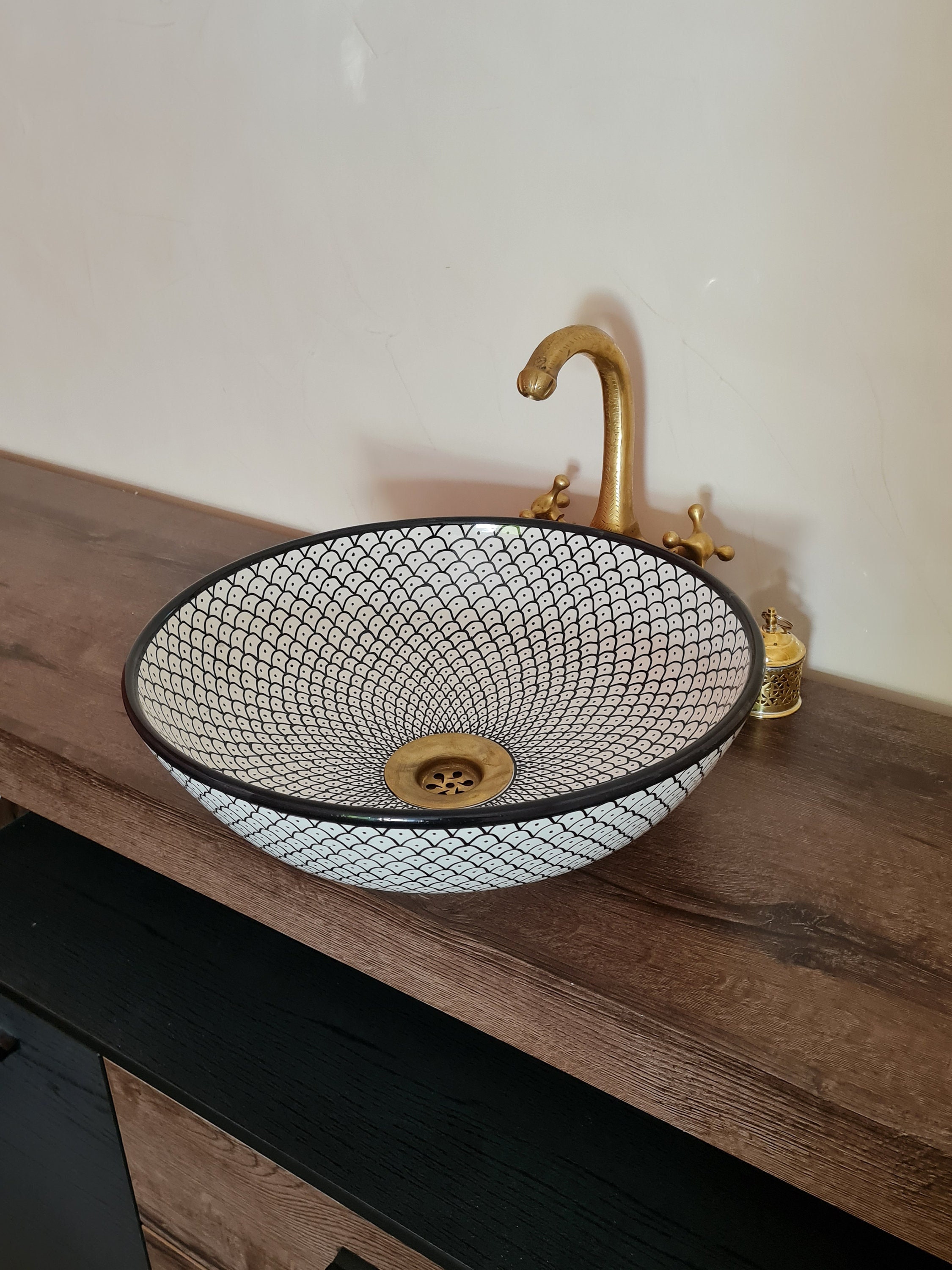 oval sink basin
