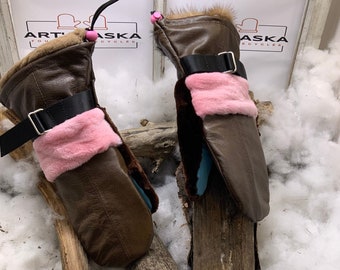 Mittens Special 100% Recycled Fur Interior. Exterior in recycled fur and leather. Les Gabrielle. Medium