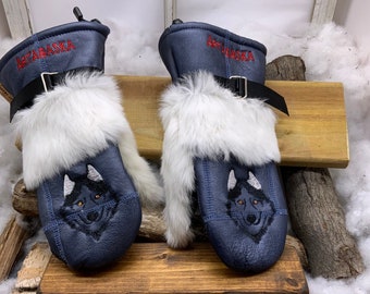 Recycled fur and leather mittens. Special Edition Sled Dogs Les Loraine. Size Large