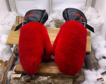 Recycled fur and leather mittens. Les Gisèle. Size Medium