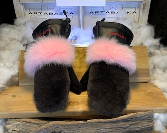 Raymonde Medium Mittens – Charcoal Black Shearling, Hot Pink Fur Band, Black Italian Leather, Handmade, Quebec