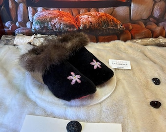 Marcelle slipper, women's size 8 – Italian sherling & recycled leather, unique handmade piece from Quebec, Embroidered Edition