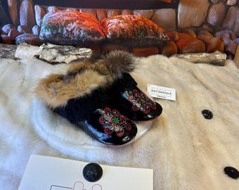 Florence slippers, women's size 8 – Italian sherling & recycled leather, unique handmade piece from Quebec, Embroidered Edition