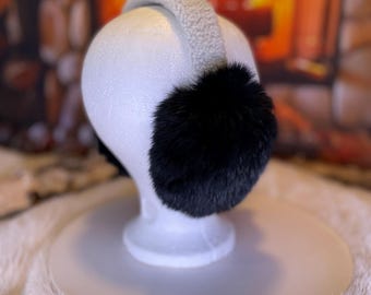All-recycled fur earmuffs, recycled natural black rabbit edition and sheared sheepskin on the head Les Lynda