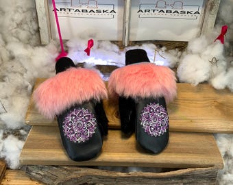 City mittens in recycled fur and leather, Les Carmen Collection Ruban Rose Size Medium