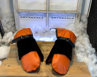 Recycled and refashioned fur and leather mittens. The Amélia Large Size
