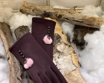 City gloves decorated with real fur sewn on the wrist with decorative button. SMALL