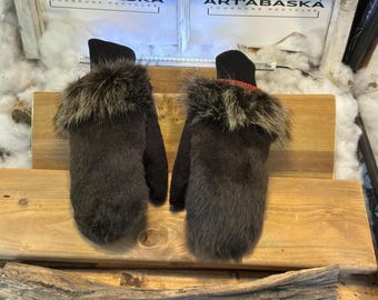 Suzanne Medium City Mittens in Recycled Fur – Handmade in Quebec – Lightweight, Elegant, Urban Comfort – ArtAbaska