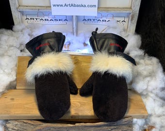 Les Fabienne Mittens – Medium, coffee brown sheared sheepskin, white Norwegian fox, black Italian leather, handmade in Quebec