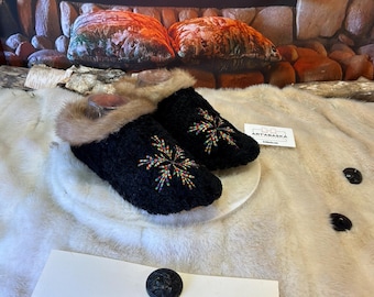 Laurence slipper, women's size 7 – Italian sherling & recycled leather, unique handmade piece from Quebec, Embroidered Edition