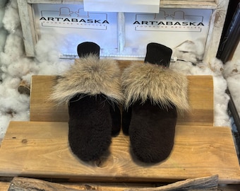 Small Jeannine city mittens in recycled fur – Handmade in Quebec – Lightweight, elegant, urban comfort – ArtAbaska