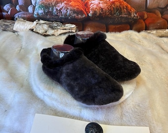 Sylvianne women's size 7 slippers – Italian sherling & recycled leather, unique handmade piece from Quebec