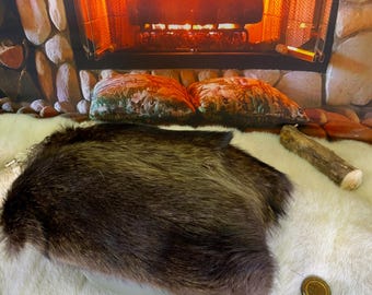 Decorative cushion in recycled fur made from recycled raccoon