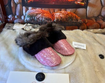 Lise slippers, women's size 8 – Italian sherling & recycled leather, unique handmade piece from Quebec, Embroidered Edition