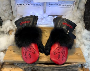 Recycled and reshaped fur and leather mittens. Marthe Les Grandeur Large Edition Chevaline