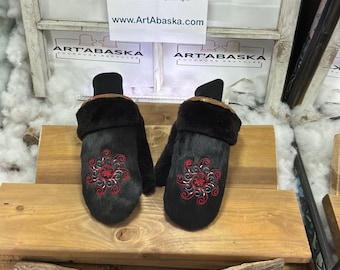 Gertrude Medium City Mittens in Recycled Fur – Handmade in Quebec – Lightweight, Elegant, Urban Comfort – Embroidered Edition