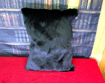 Decorative cushion in recycled fur in black shaved beaver