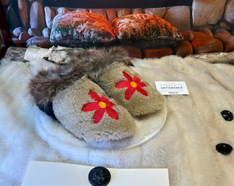 Hélène slippers, women's size 8 – Italian sherling & recycled leather, unique handmade piece from Quebec, Embroidered Edition