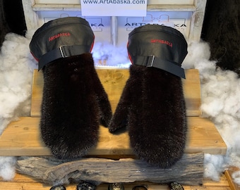 Natural mink & Italian leather winter mittens in red and black | Handmade recycled fur mittens in Quebec | Alice X-Large model